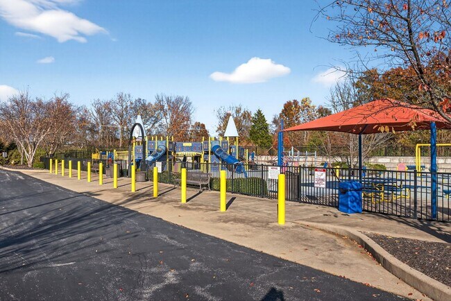 Building Photo - Spacious 3BR Townhome Across From Neighbor...