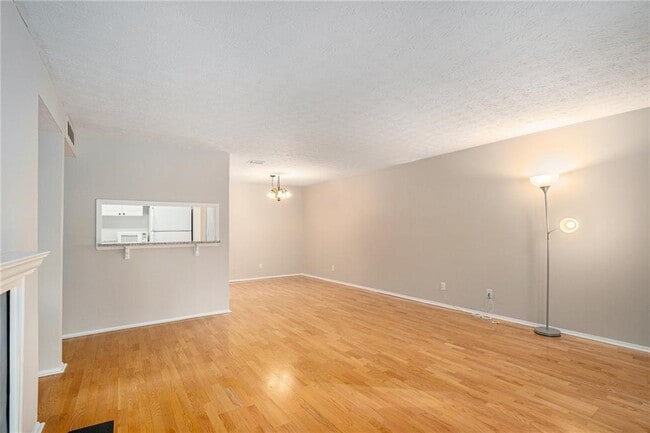 Building Photo - 1115 Summit N Dr NE