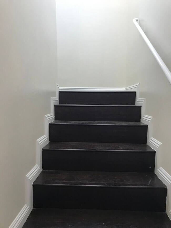 Building Photo - 83(430)