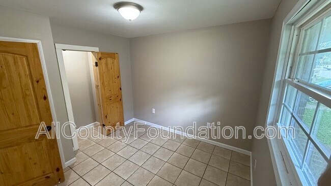 Building Photo - 5651 Parana St