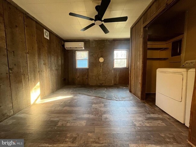 Building Photo - 1298 Black Gap Rd