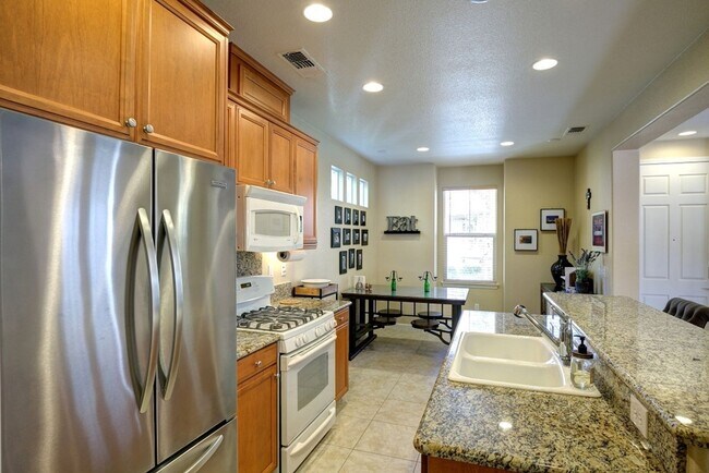 Building Photo - Stunning Home in Mountain House 2 Junior Primary bedrooms w/ own Private Bath!