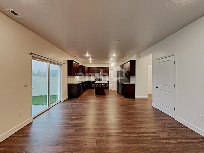 Building Photo - 1338 E White St