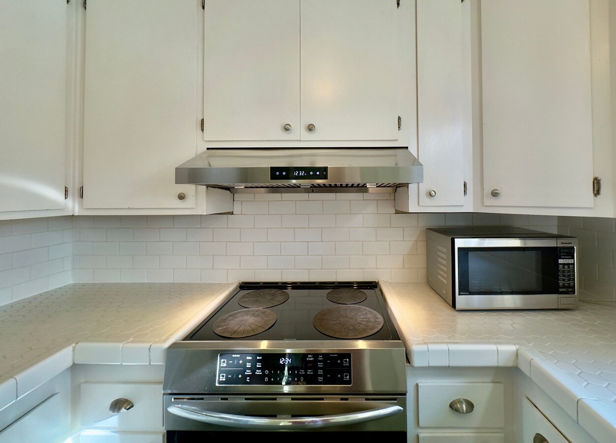 Building Photo - 1645 Scenic Ave