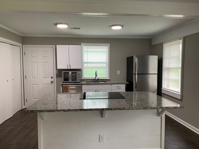 Building Photo - 137 Baker St