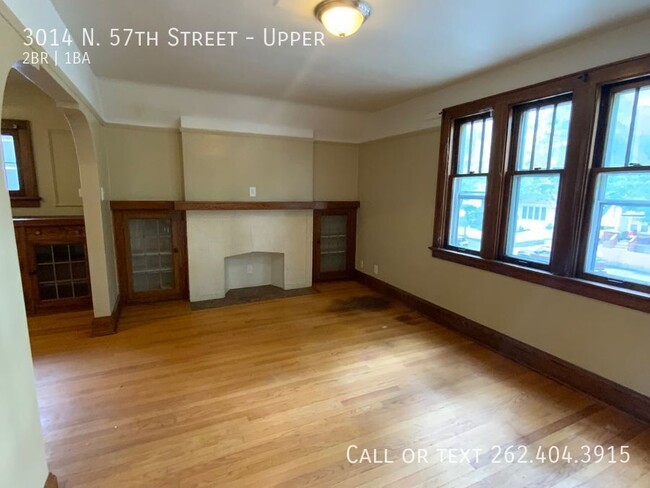 Building Photo - Three Bedroom Spacious Upper Duplex