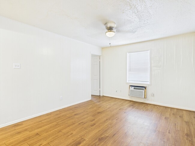 Building Photo - 308 Ehlinger Dr