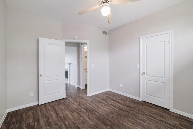 Building Photo - 6000 Shepherd Mountain Cove