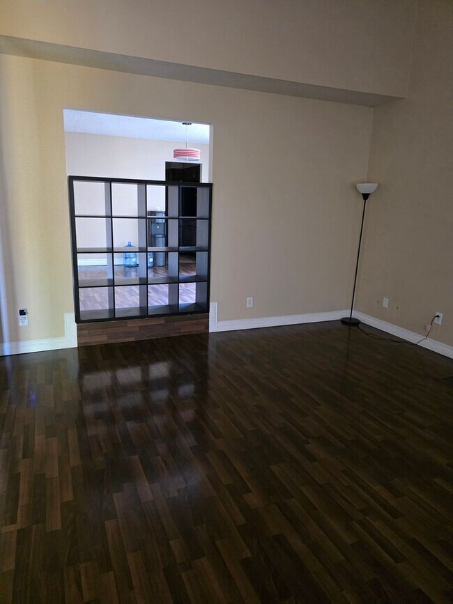 Building Photo - Beautiful 4 bed/ 3 bath POOL Home For Rent