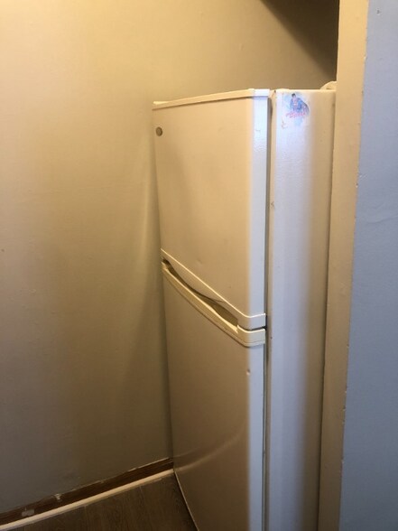 Building Photo - 100 Vana Dr