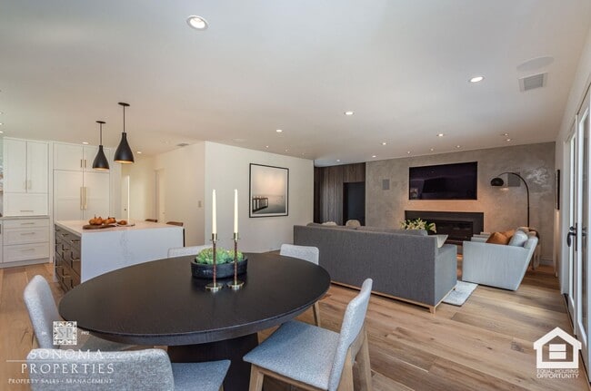 Building Photo - 3 Bedroom Exquisitely Furnished Home
