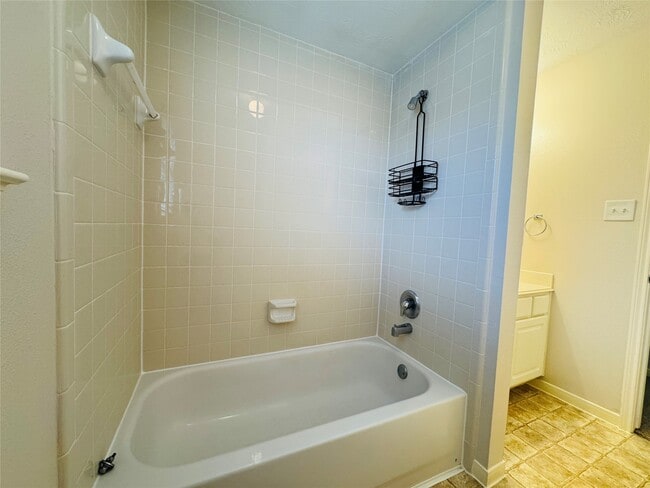 Building Photo - 8003 Beech Park Ln