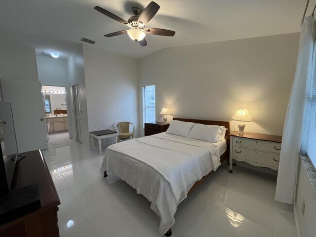 Building Photo - 13106 Dobree Pl