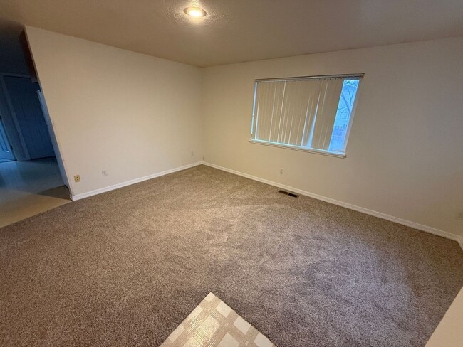 Building Photo - 180-190 NE 10th St