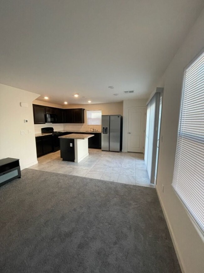 Building Photo - Beautiful Home with Open Living & Modern Finishes