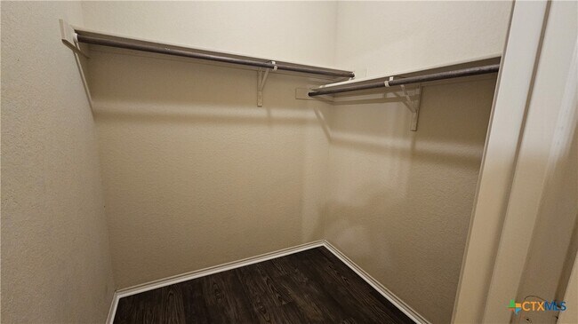 Building Photo - 538 Creekside Cir