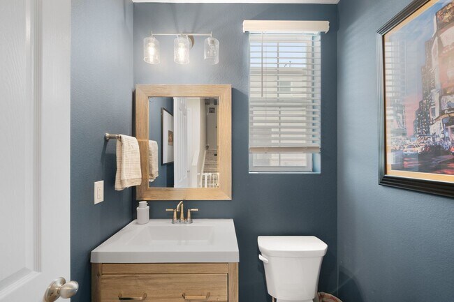 Building Photo - LUX 3BD, 2.5BA Aurora Highlands Townhome w...