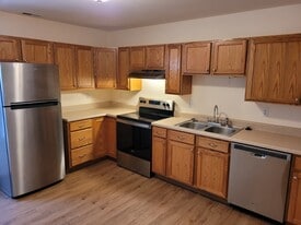 Building Photo - 25 Peartree Ln