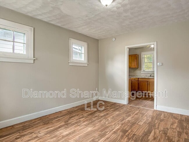 Building Photo - 5611 Hallows Ave