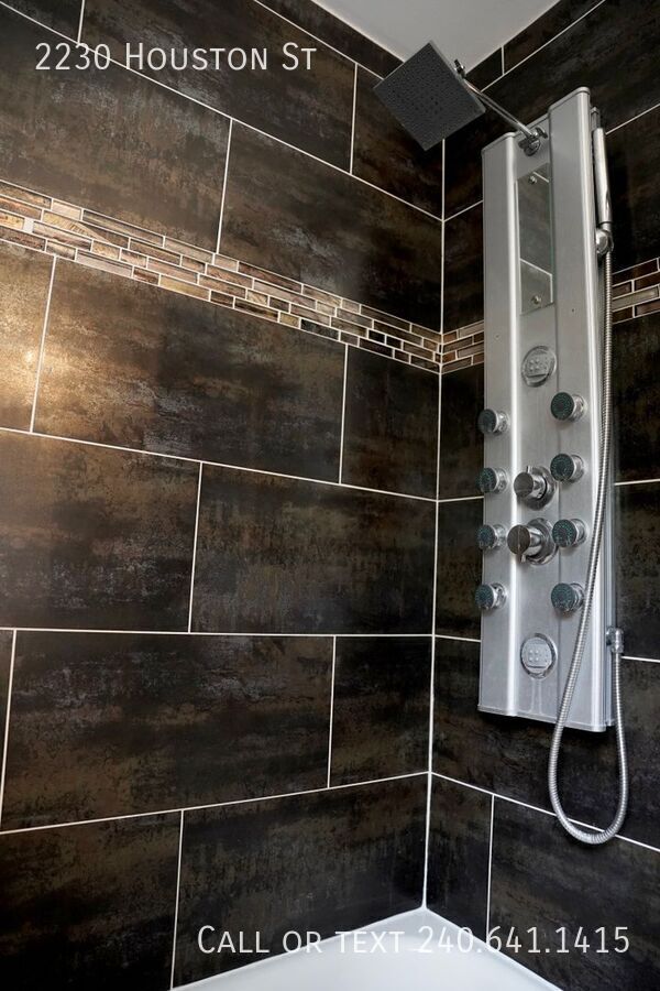 Building Photo - 2230 Houston St