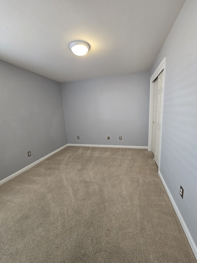 Building Photo - 1404 Pin Oak Dr