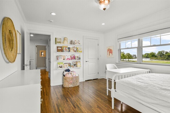 Building Photo - 685 Barrymore Ln