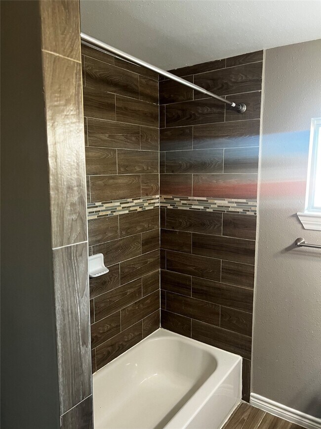 Building Photo - 6514b Culmore Dr