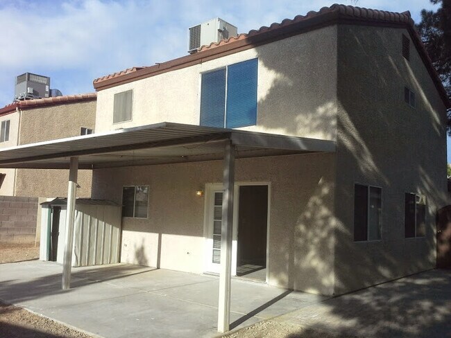 Building Photo - BEAUTIFUL & ELEGANT 3 BEDROOM 2 BATHROOM H...