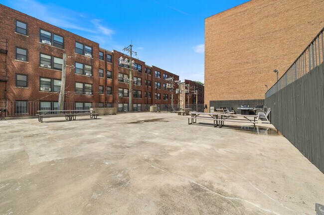 Building Photo - 345 W Fullerton Pkwy