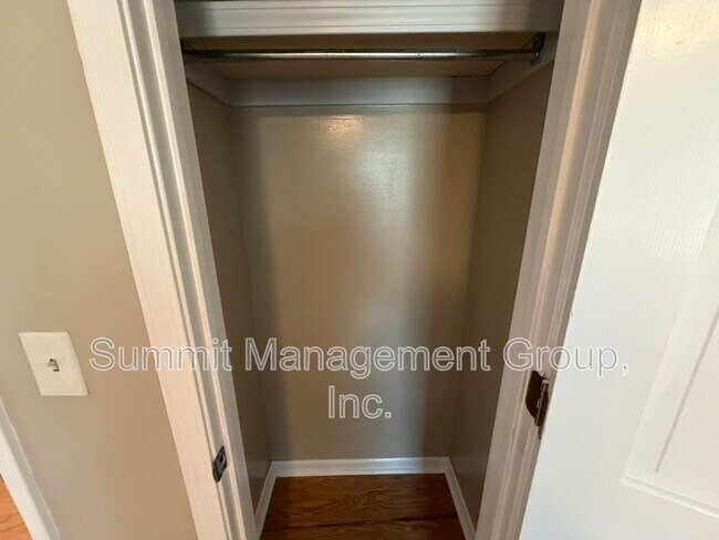 Building Photo - 1611 Ellington Rd SE