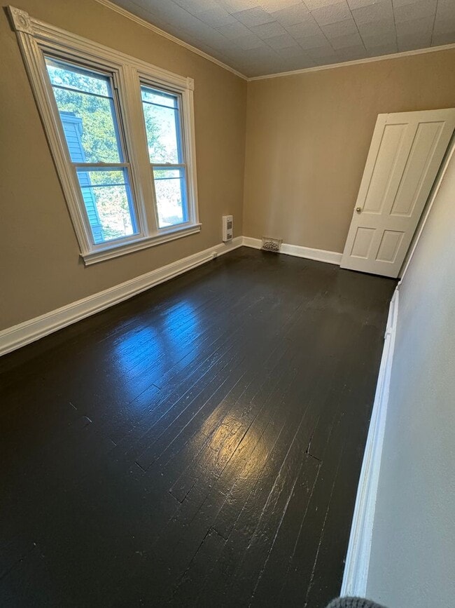 Building Photo - 556 Salem Ave