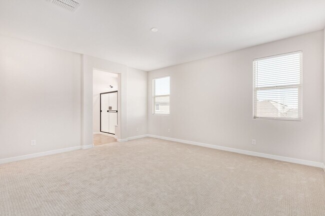 Building Photo - 4 Bedroom - Ready for you to Call It Home!!