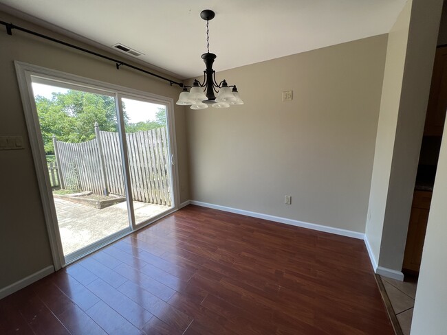 Building Photo - 17 Carousel Cir