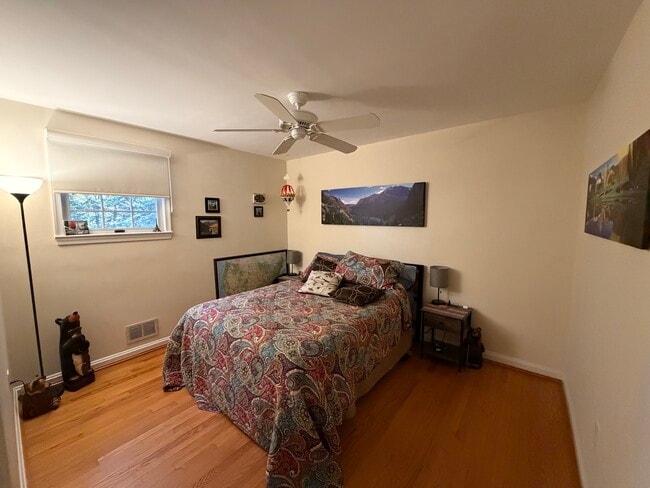 Building Photo - 6460 Eppard St