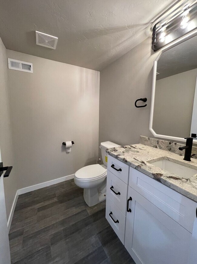 Building Photo - Newly Remodeled 2 Bed 1.5 Bath Home will Large Oversized 2-Stall Garage!