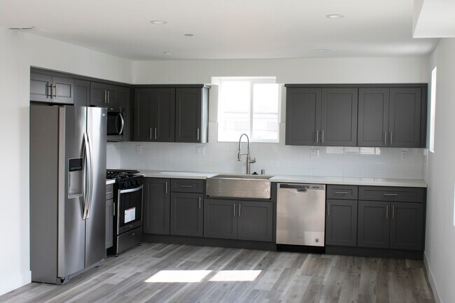 Kitchen - 2106 Hauser Blvd