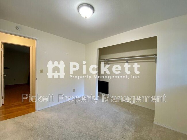 Building Photo - 7293 Pheasant Cir NE