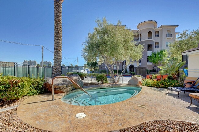 Building Photo - Mira Villa