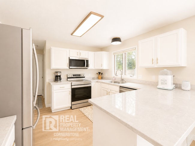 Building Photo - Spacious 4BD Home in Orchard Meadows | Finished Basement | Large Backyard