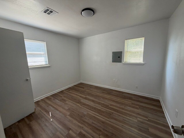 Building Photo - 1749 SW 12th St