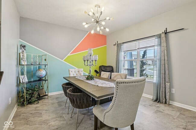 Building Photo - 6673 Laurelwood Dr