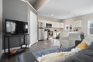 Building Photo - 141 Peltoma Ave