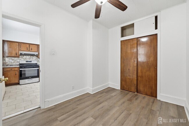 Building Photo - 182 Avenue F