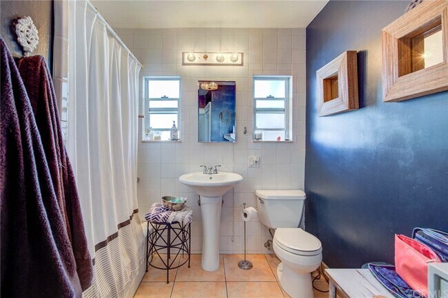 Building Photo - 223 24th St