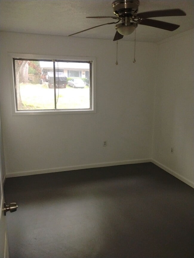 Building Photo - 2819 Teresa Dr