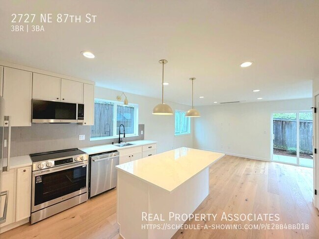 Building Photo - 2727 NE 87th St