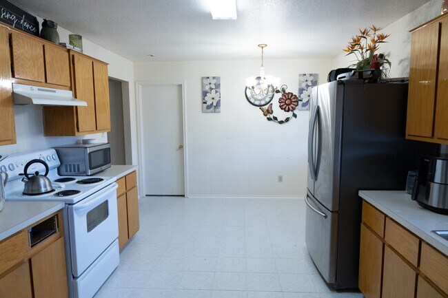 Building Photo - 2601 Mason Dr