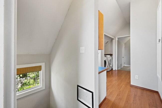 Building Photo - 2720 Sq. Ft. Character Home in downtown Ol...