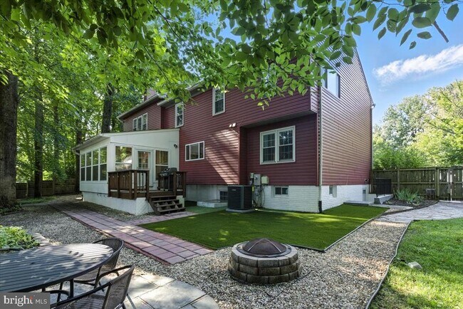 Building Photo - 9472 Lapstrake Ln