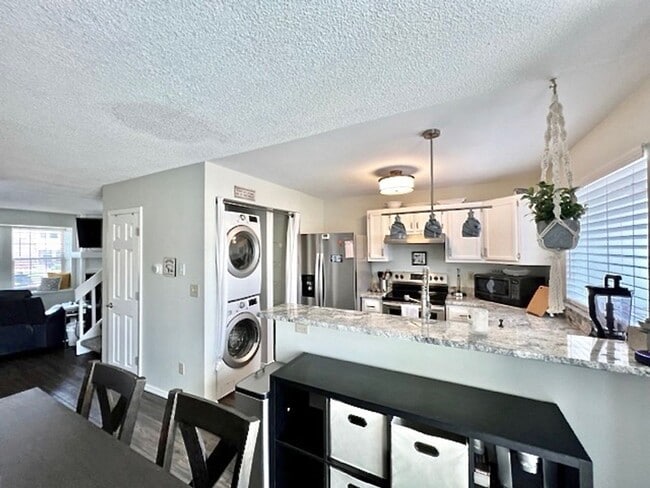 Building Photo - FURNISHED Two Bedroom Two Bath Condo on th...